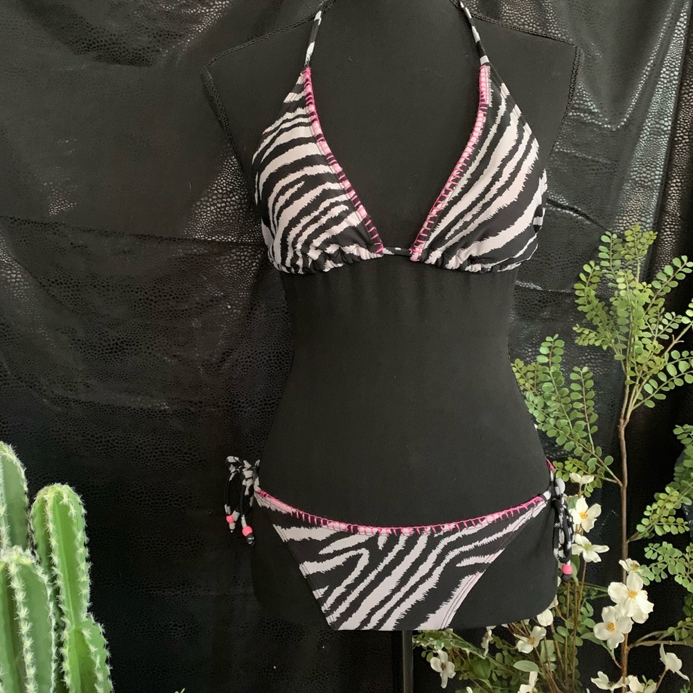 ⭐️⭐️ SOLD ⭐️⭐️ 2 piece zebra print swim suit